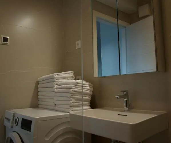 Nikola Luxury Borik